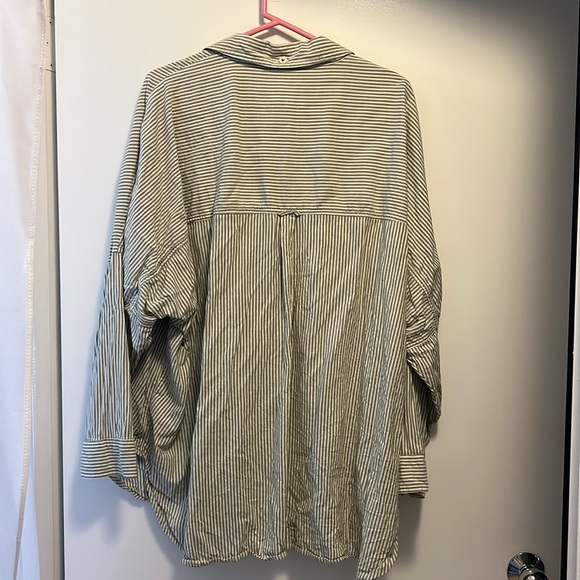 American Eagle Striped Oversized Button Up - Picture 4 of 4